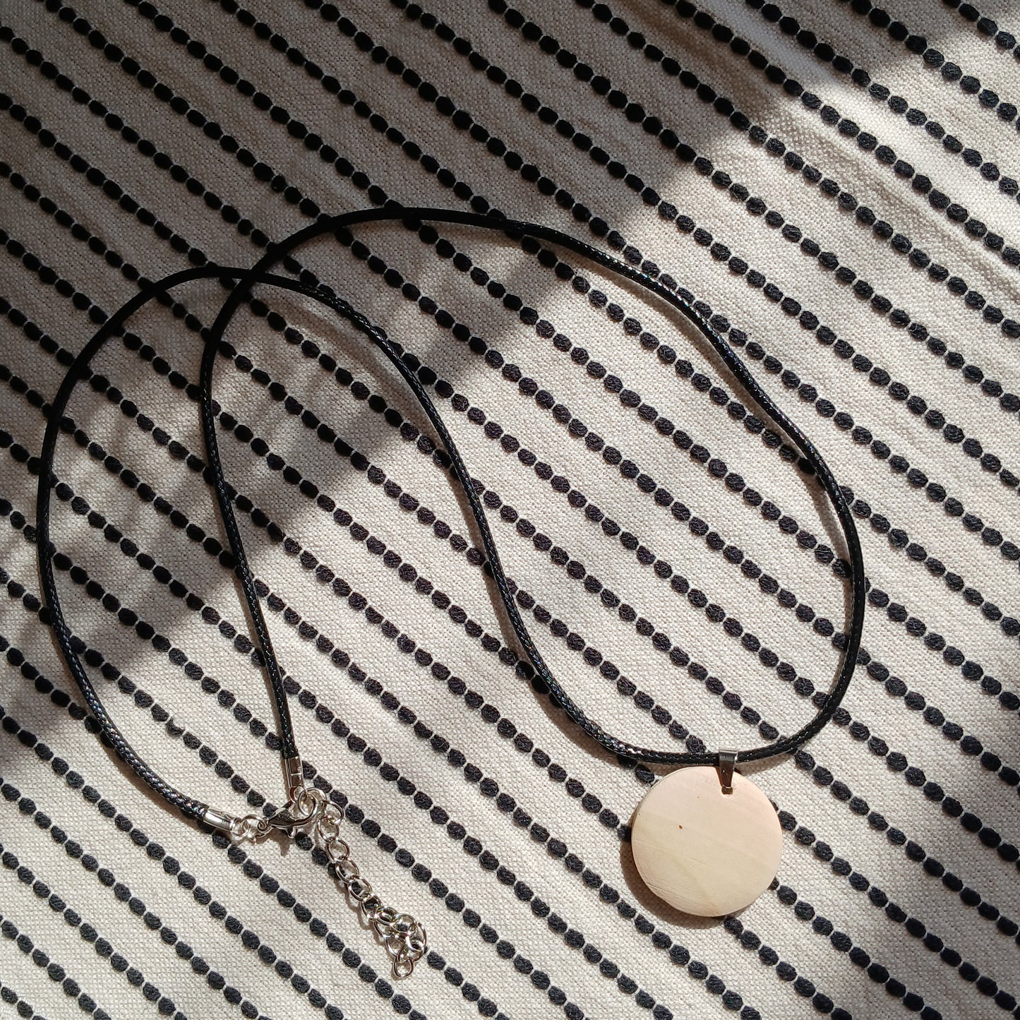 NECKLACE WITH WOODEN ENGRAVED PENDANT 12 HOROSCOPES