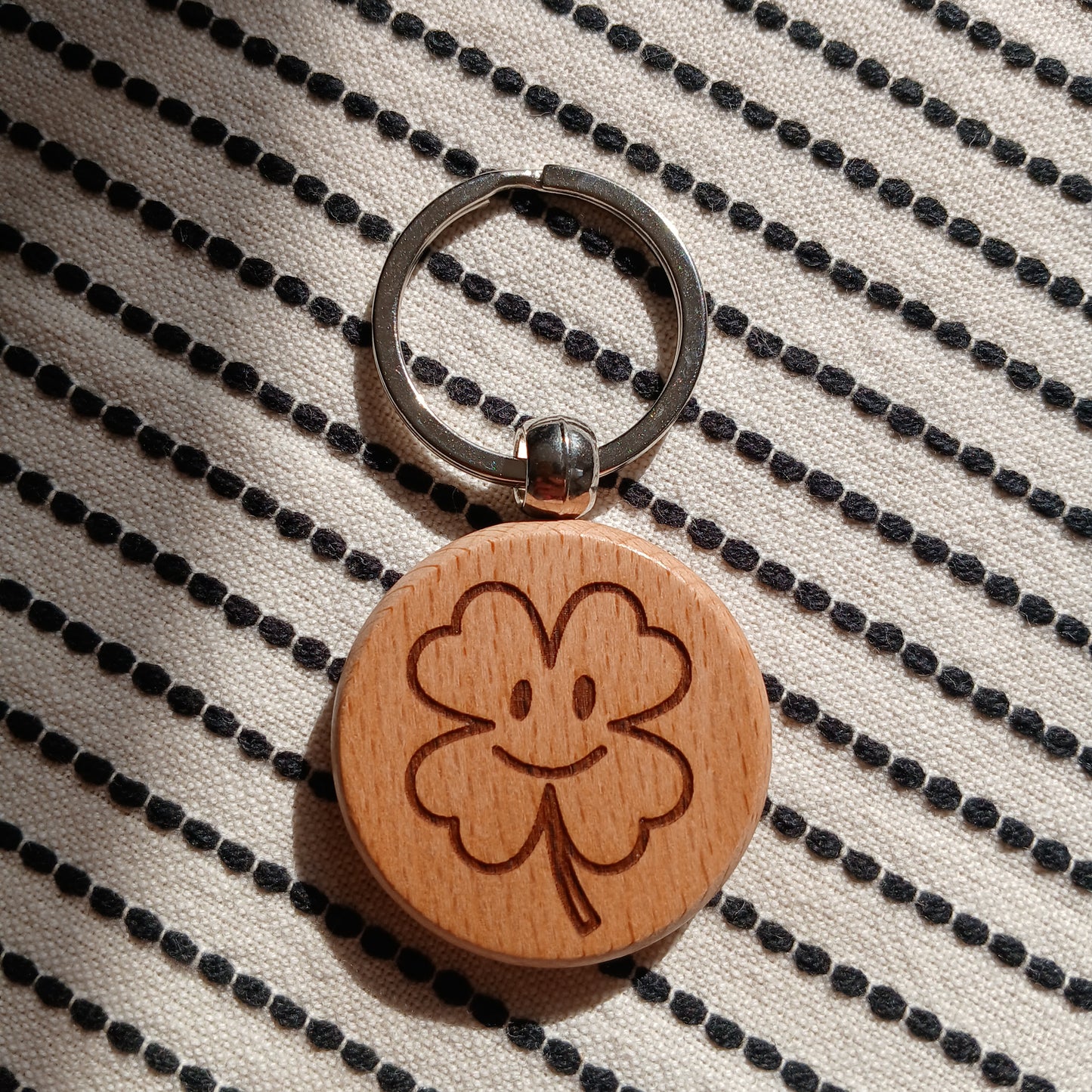 LUCKY SMILEY LEAF KEY RING