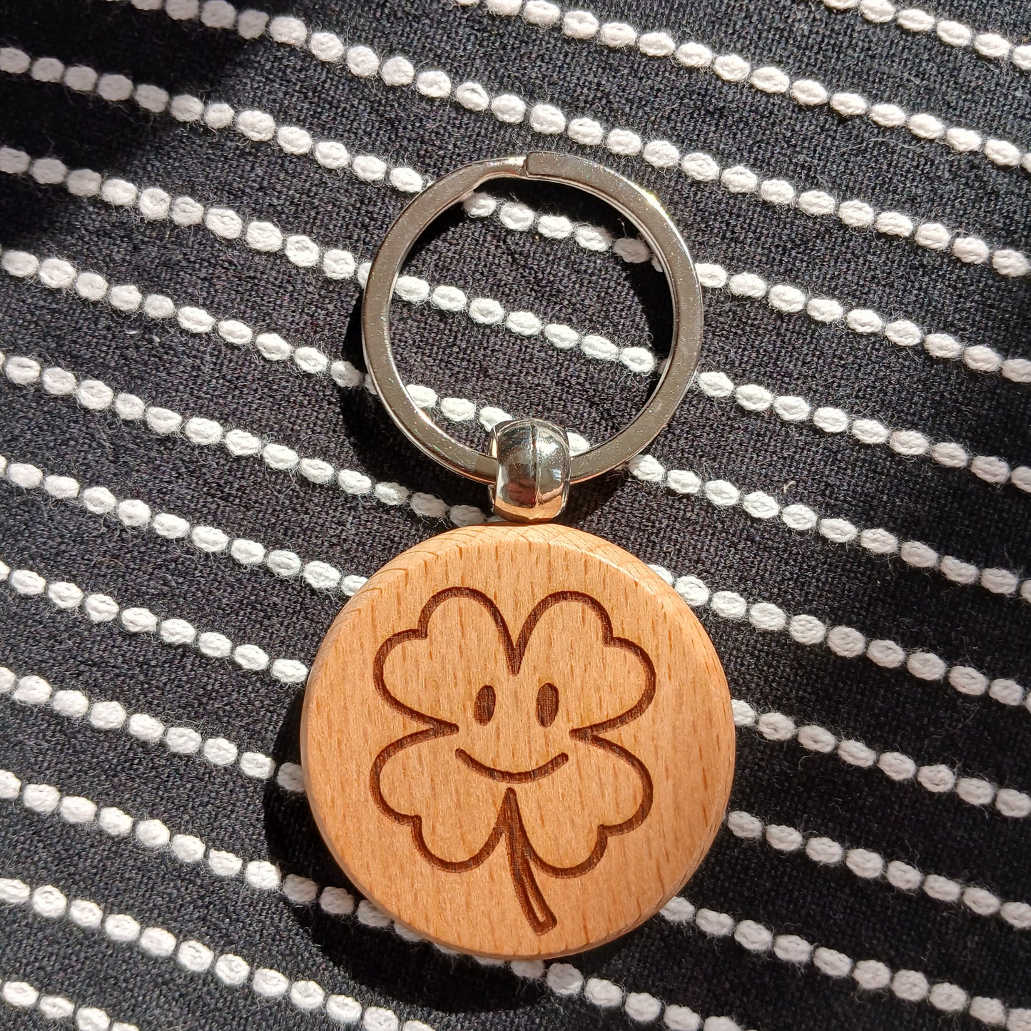 LUCKY SMILEY LEAF KEY RING