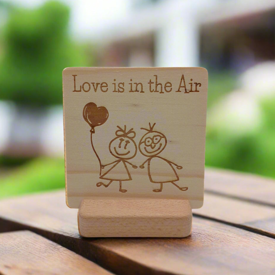 LOVE IN THE AIR WOODEN MESSAGE BOARD WITH STAND HOLDER