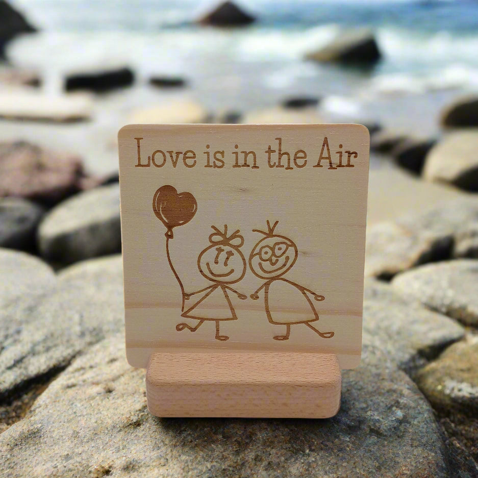 LOVE IN THE AIR WOODEN MESSAGE BOARD WITH STAND HOLDER