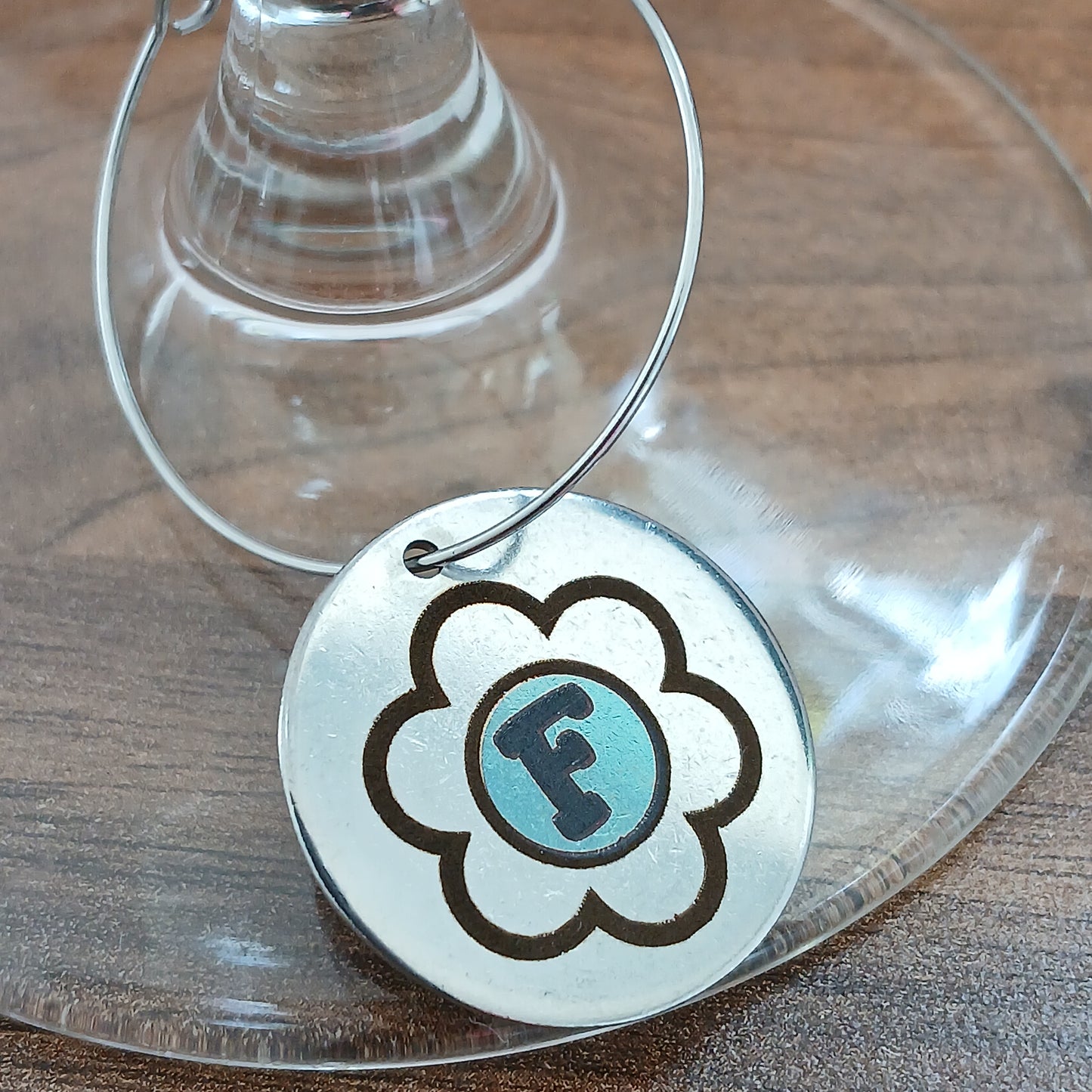 1 Piece Wine Glass Identifier with FLOWER Pattern and Letters of Your Choice