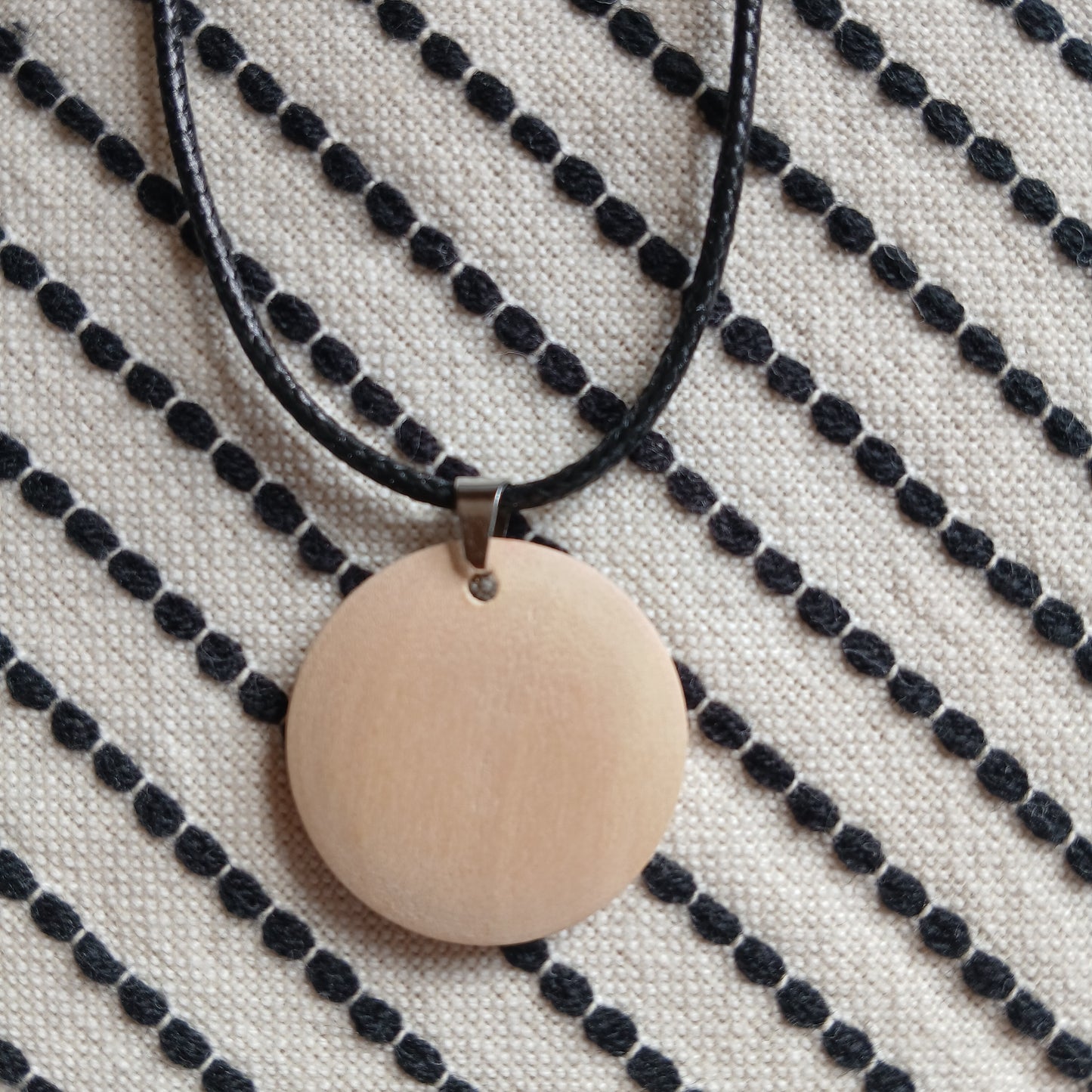 NECKLACE WITH WOODEN ENGRAVED PENDANT 12 HOROSCOPES