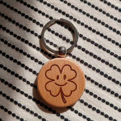 LUCKY SMILEY LEAF KEY RING